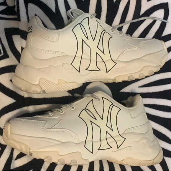 MLB Korea
Unisex Big Ball Chunky A NY Yankees Ivory 6.5 women - Picture 9 of 12